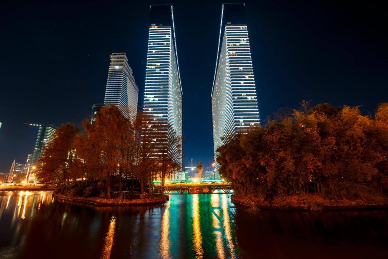 Panorama Orbi City Center Suite Sea View 巴统 外观 照片