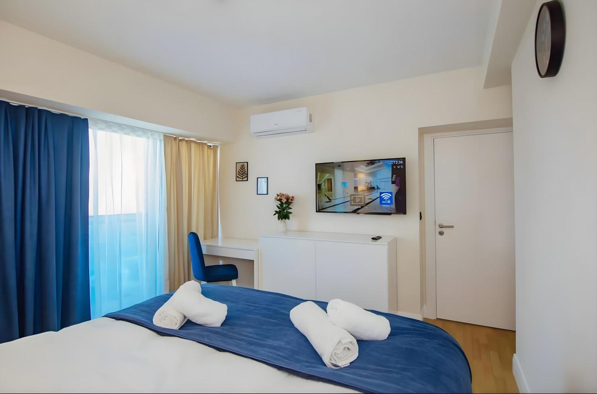 Panorama Orbi City Center Suite Sea View 巴统 外观 照片